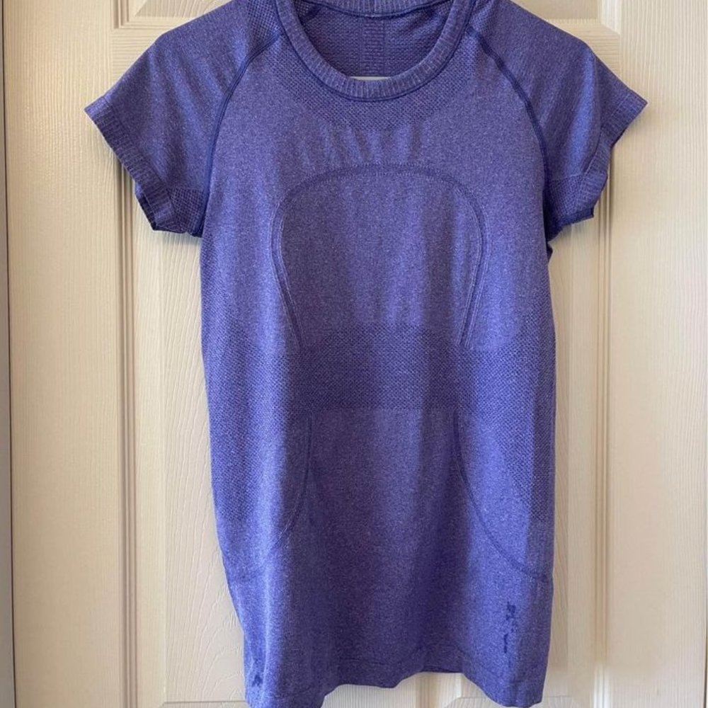 Size 6 Lululemon t shirt